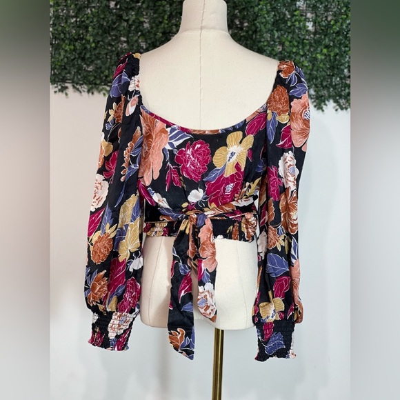 Band of the Free NWT Camille Berry Floral Crossover Tie Crop Top Bishop Sleeve - Picture 4 of 13